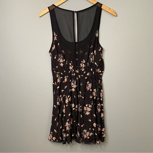 Urban Outfitters Kimchi Blue Black Floral Mini Dress Size M - Picture 2 of 6